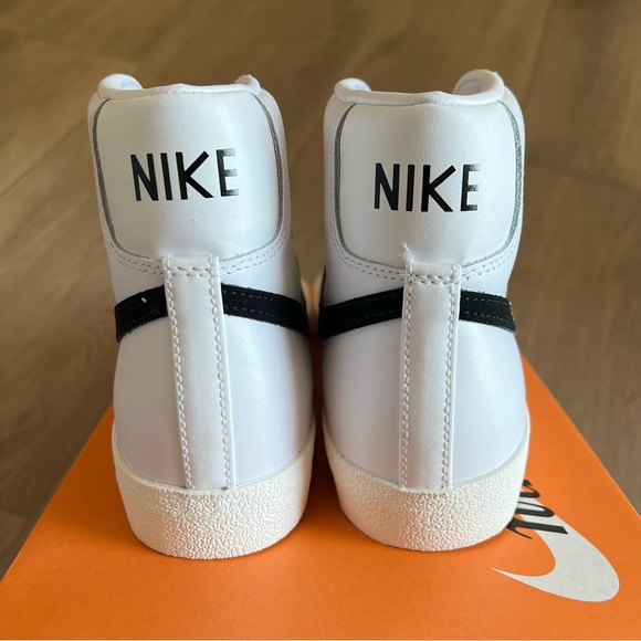 Nike Women's Blazer Mid 77 Shoes - Picture 7 of 8